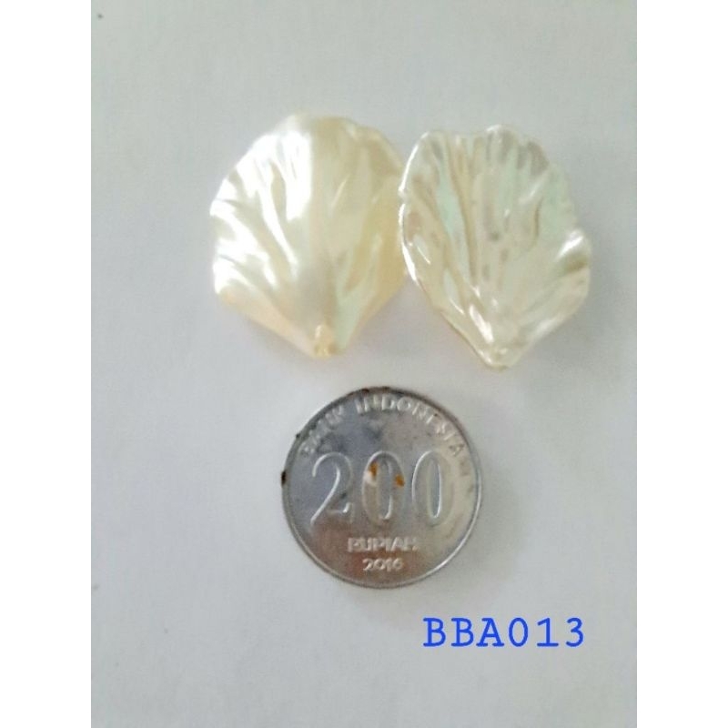 kelopak bunga mawar akrilik pearl white size M isi 12