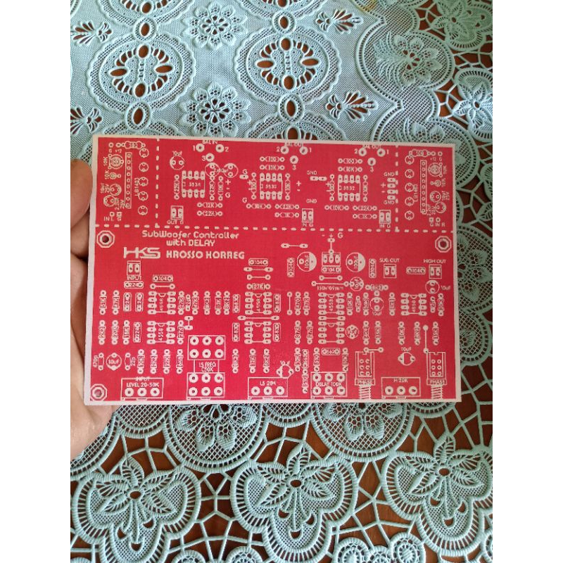 PCB subwoofer delay
