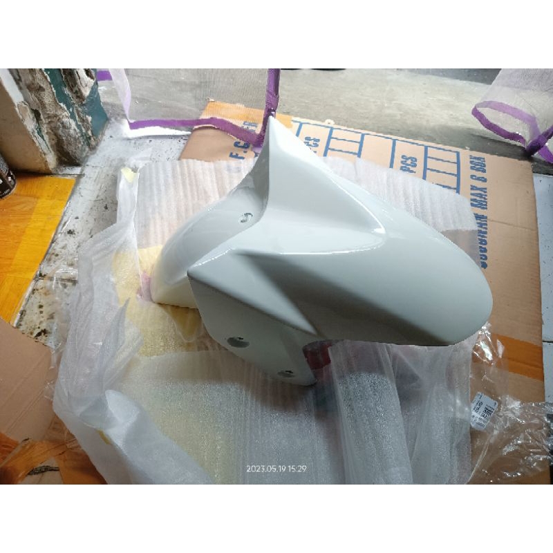 SPAKBOR DEPAN NMAX PUTIH SELEBOR DEPAN NMAX PUTIH