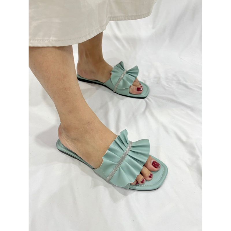 sendal flatshoes wanita terbaru kekinianLOUISDAR S150