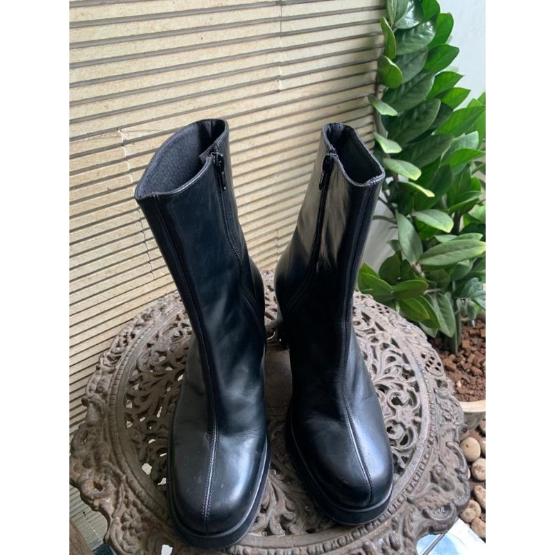 Preloved Authentic Sepatu Boots Kulit Wanita GUESS Size 38 Insole 24