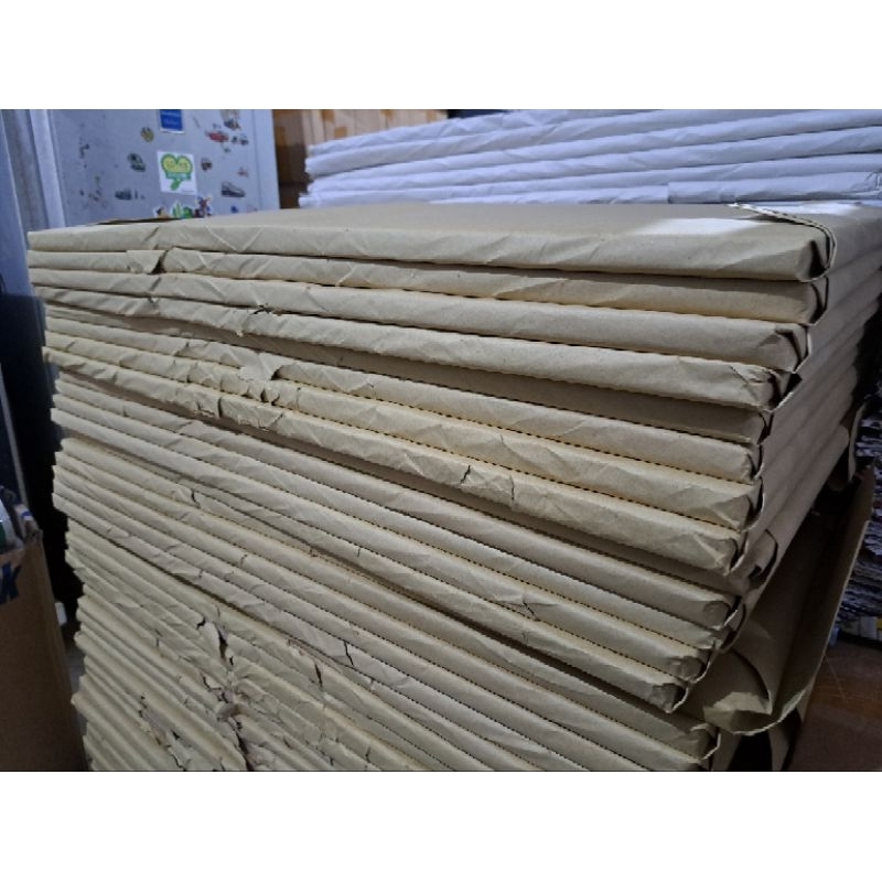 Kertas Layangan Coklat 18 gram uk. 41 x 75 cm