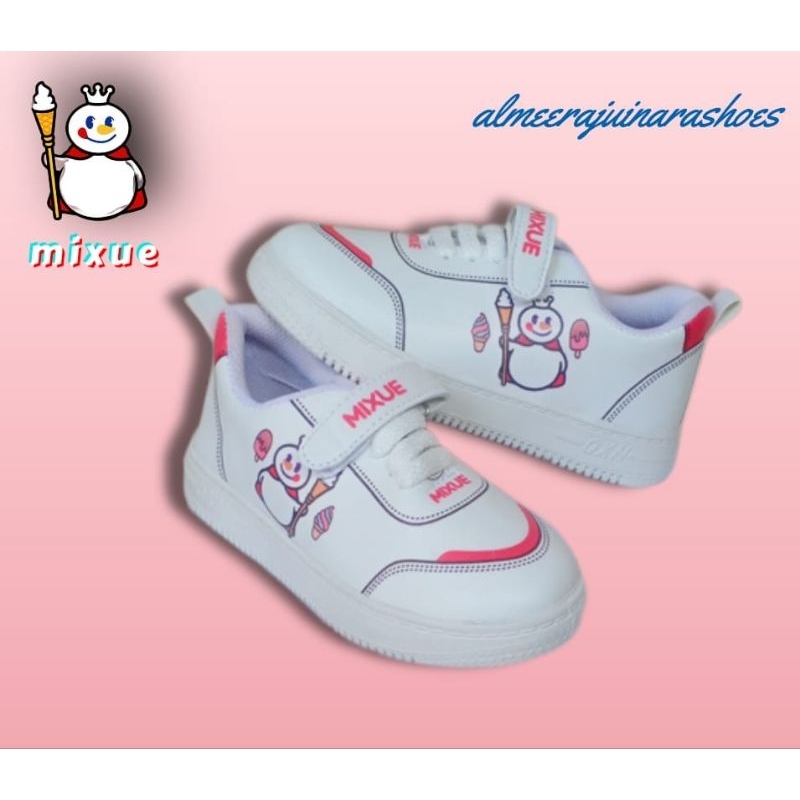 Sepatu sneaker anak mixue viral