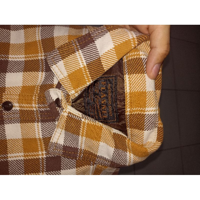 Flannel Uniqlo kuning