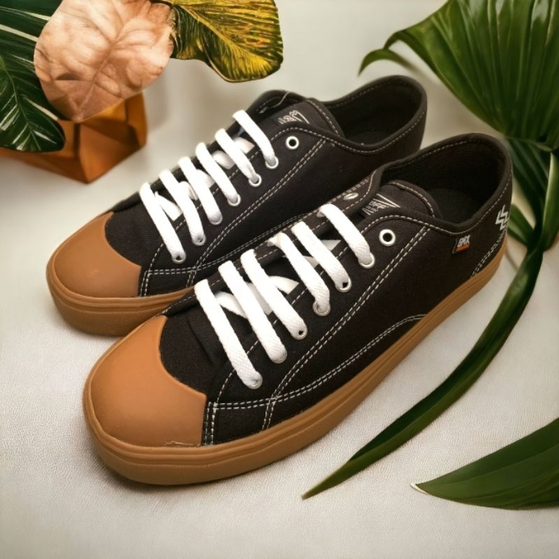 Sepatu Geoff Max - Timeless Low Black Gum STV