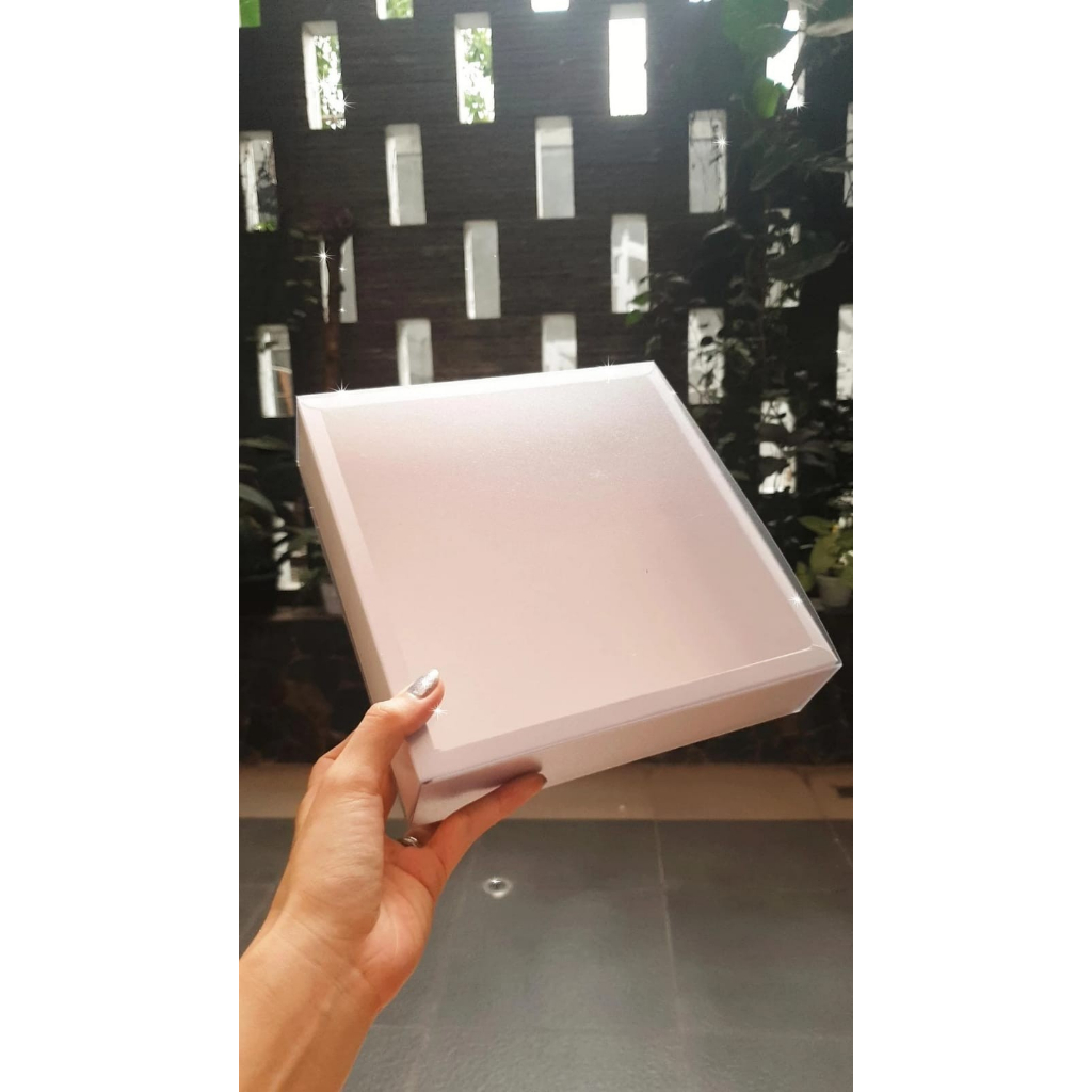

orderan custom box mika buram 20x20x5cm