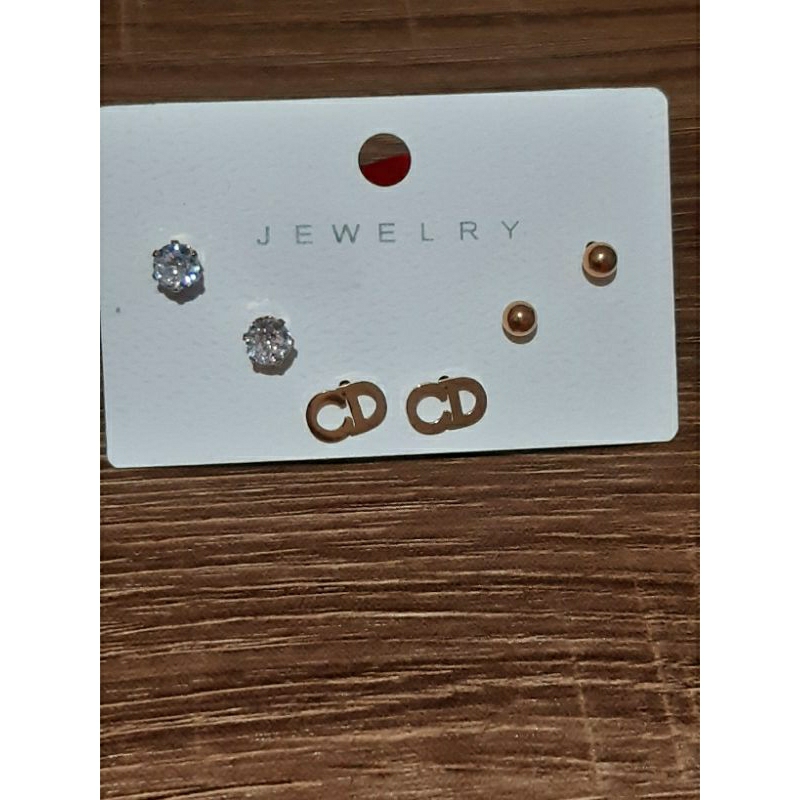 Anting tusuk 3 in 1 CD