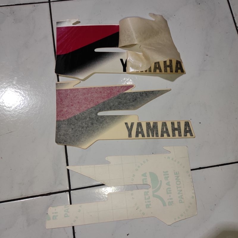 Stiker stripping striping decal Graphic Sambungan body kiri Yamaha F1ZR FIZR F1Z FIZ R Sporty Merah 