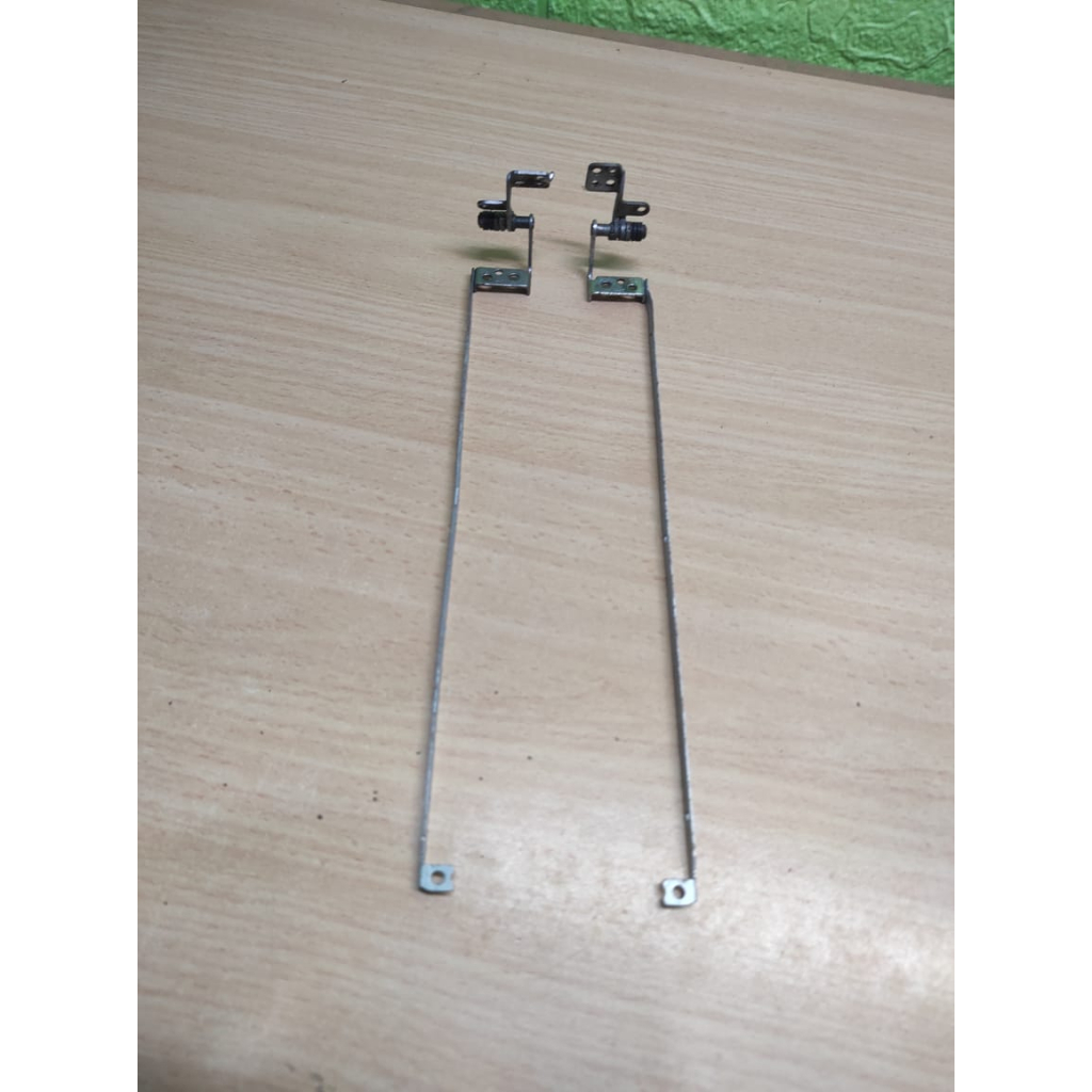 Engsel Laptop Toshiba C640 C640D