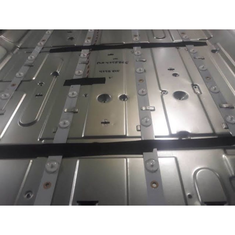 Lampu Backlight Layar TV LED Polytron 43 inch PLD43TS865 bekas original copotan.