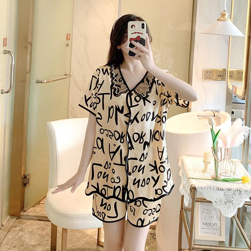 01 Sleepwear Satin Piyama Bahan Satin Lengan Pendek Celana Pendek Kerah Motif Kupu-Kupu Kancing Hidup High Quality Piyama Import/ Baju Tidur Import / Baju Tidur Murah / Piyama Set / Baju Tidur Set