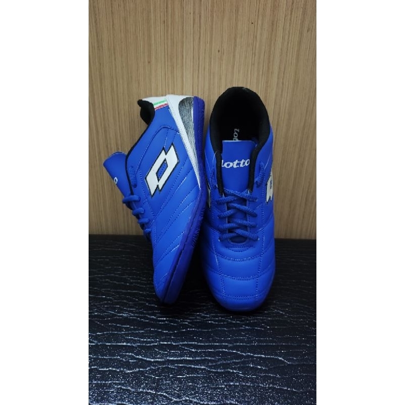 Sepatu Olahraga Futsal Lotto