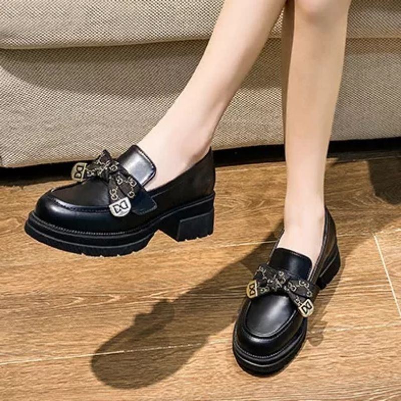 SECOND SEPATU DOCMART WANITA HAK 4.5CM