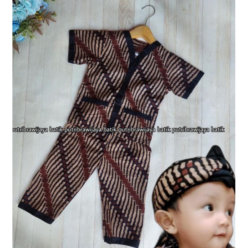 Piyama batik anak bahan adem untuk anak usia 1--5 tahun laki-laki dan perempuan.