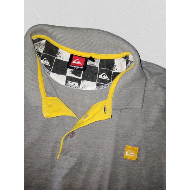 Kaos kerah Quicksilver