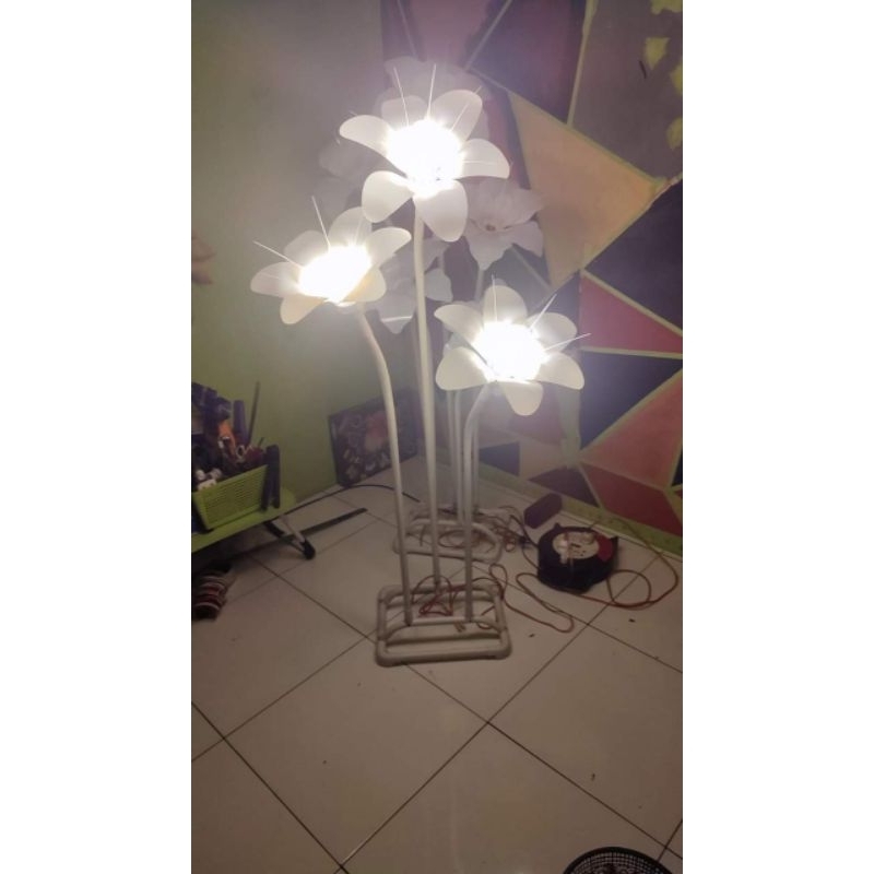 Standing Lampu Kelopak Bunga Oval Jambang