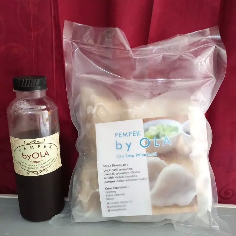 

Pempek Palembang Asli Tenggiri 100% Paket Pempek 15pcs ( divacum ) + cuko dibotol