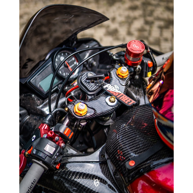 Triple Clamp/segitiga atas Ori Lapis carbon kevlar R15 V2