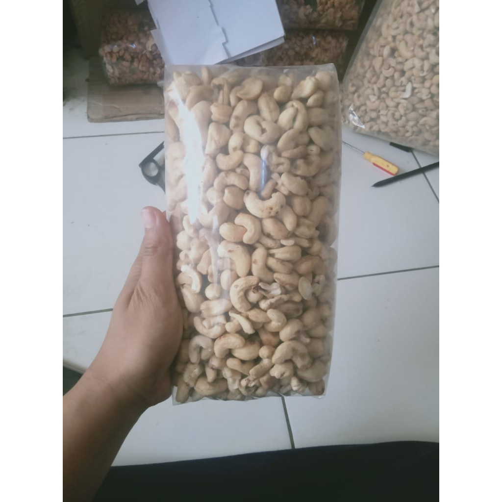 

Kacang mede utuh mentah 1 kg