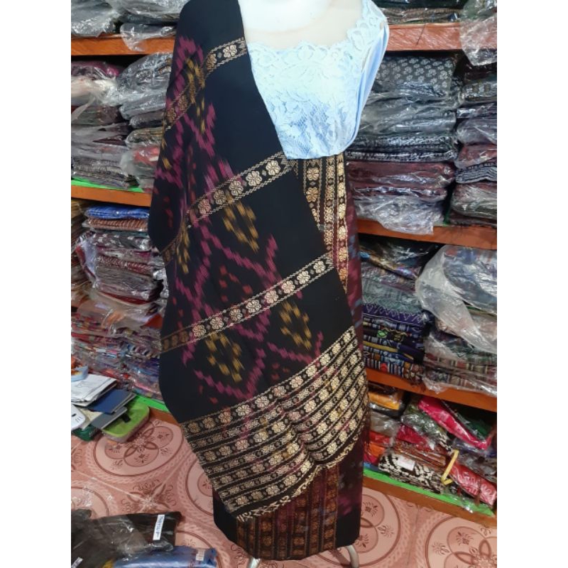 UNIK - SONGKET BATAK MOTIF BINTIK TORAJA HITAM KOPI GOSONG TULPAL EMAS TENUN TANGAN TARUTUNG SARUNG 
