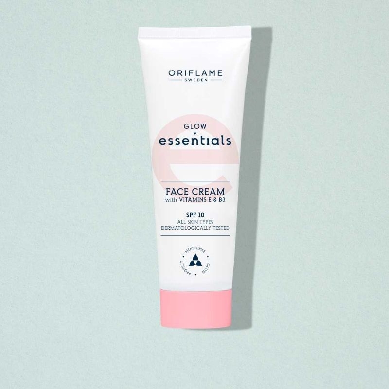 Glow Essentials Face Cream with Vitamins E & B3 SPF 10/Oriflame