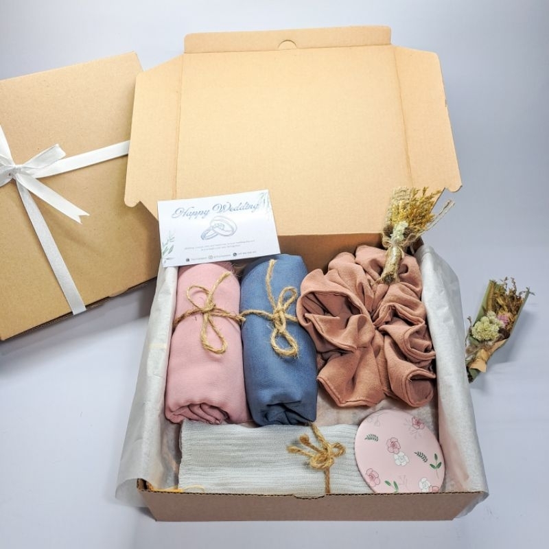 Hampers Hijab, Kado Jilbab, Hadiah Ultah cewek, Gift box Wisuda, Anniversary, Wedding