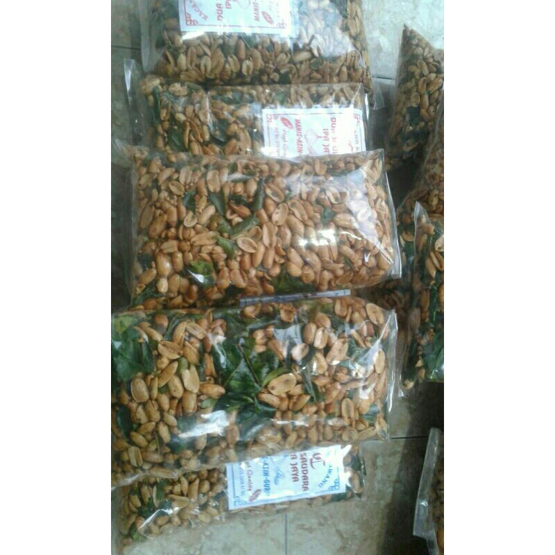 

aneka kacang bawang gawil daun jeruk isi 1kg