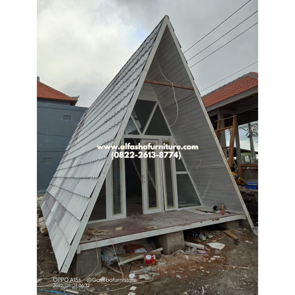 rumah lumbung segitiga minimalis kayu jati cat putih