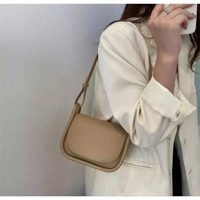 ZEA SADEL SLINGBAG, TAS SELEMPANG BAHU WANITA MURAH MUAT HP BAHAN SINTETIS MINISO TEBAL WARNA CREAM