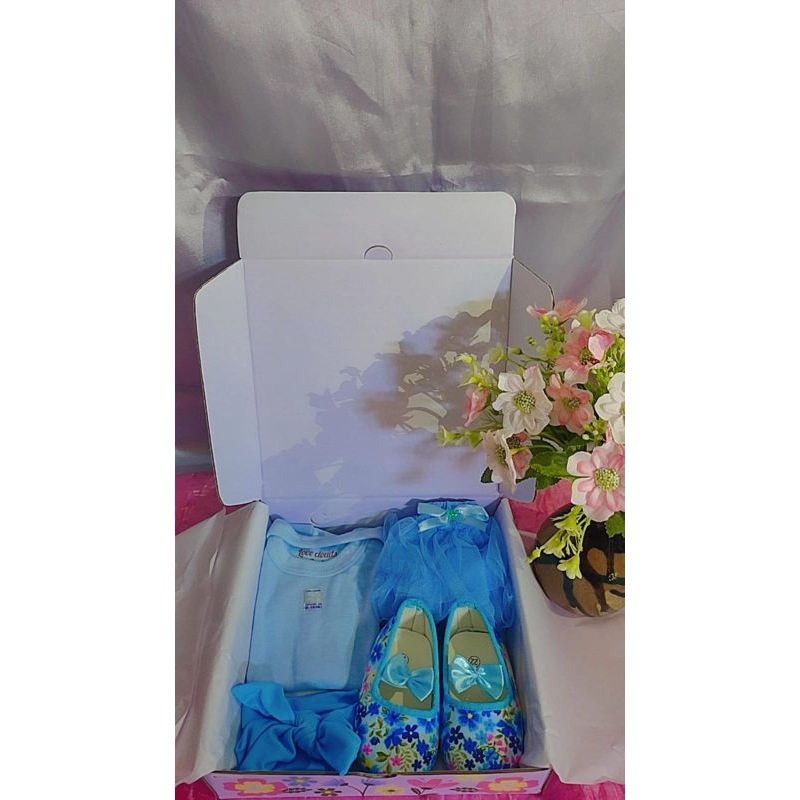 

hampers bayi cewek