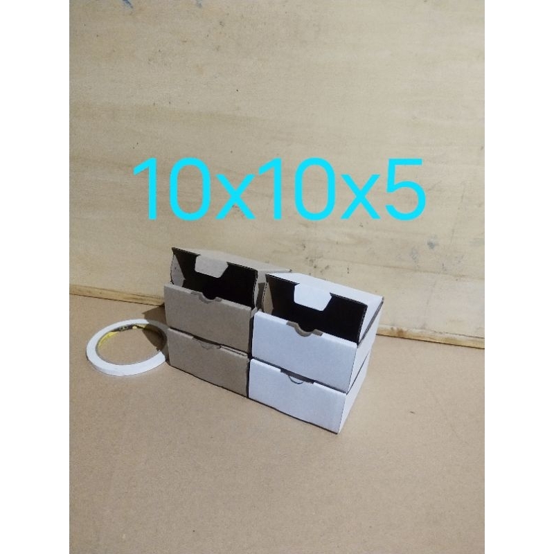 

kardus die cut putih 10x10x5cm. kotak jam tangan / asesoris