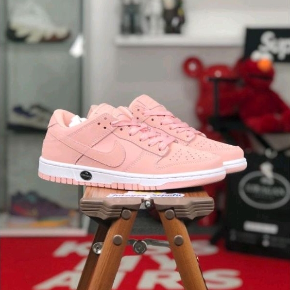 Nike Dunk Low PRM &quot;Pink Oxford&quot;