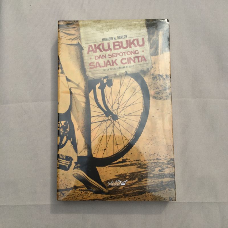 Aku, Buku dan Sepotong Sajak Cinta