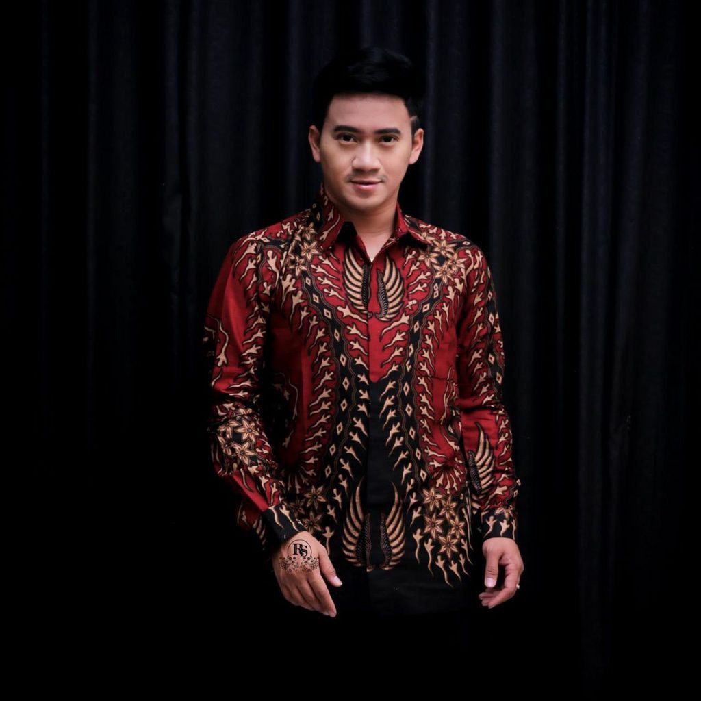 Nazilla Batik - Kemeja Batik Pria Lengan Panjang Motif Varian Warna Merah Marom