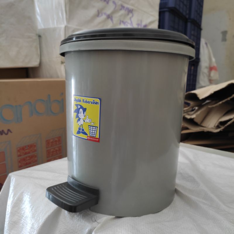 Tempat Sampah Injak Silver 10 Liter + Kontainer Dalam / TEMPAT SAMPAH INJAK 10 LITER / TEMPAT SAMPAH