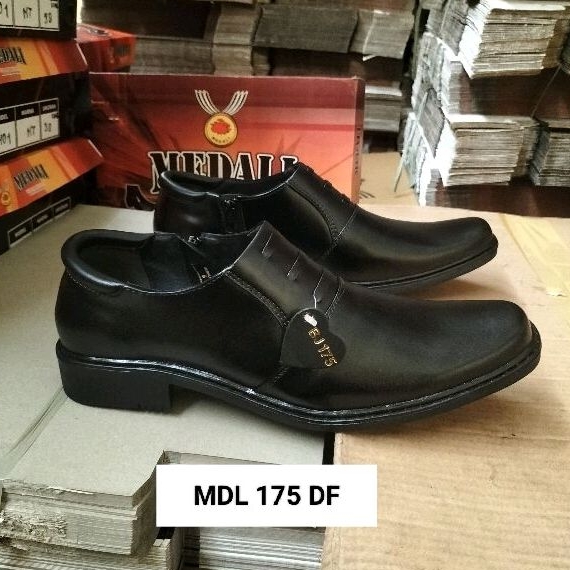 Sepatu kulit pria pantofel PDH Polri TNI security guard PNS sepatu kerja formal tampil lebih keren