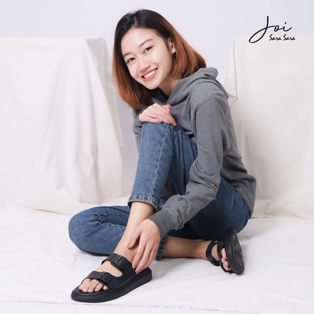 Sara Sara JOI Sandal Slop Wanita Kekinian Sendal Flat Casual Cewek Ban Dua Gesper Terbaru