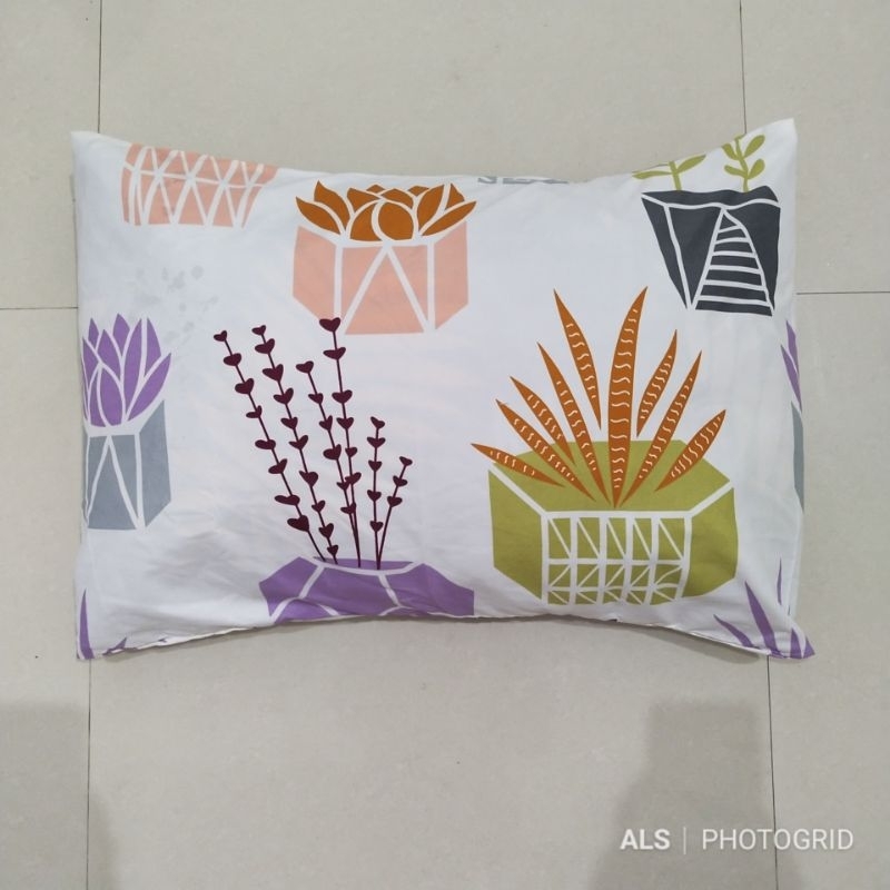 SARUNG BANTAL MOTIF 45X60CM