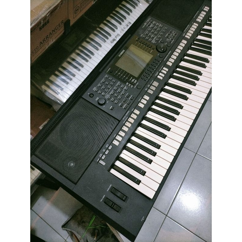 YAMAHA PSR S750 BEKAS