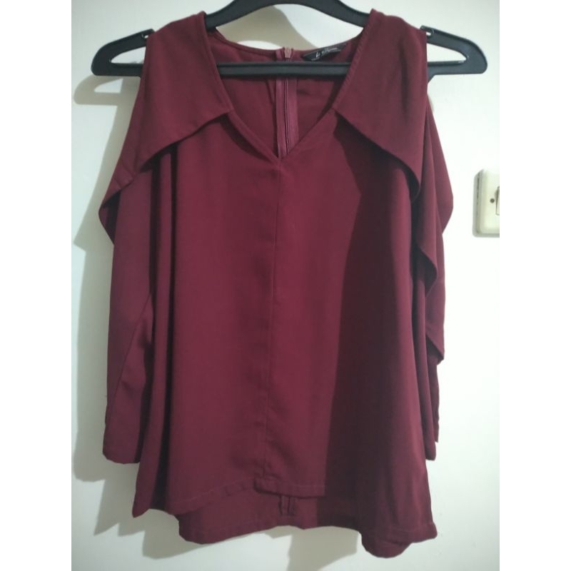 PRELOVED MAROON TOP LE BIJOU