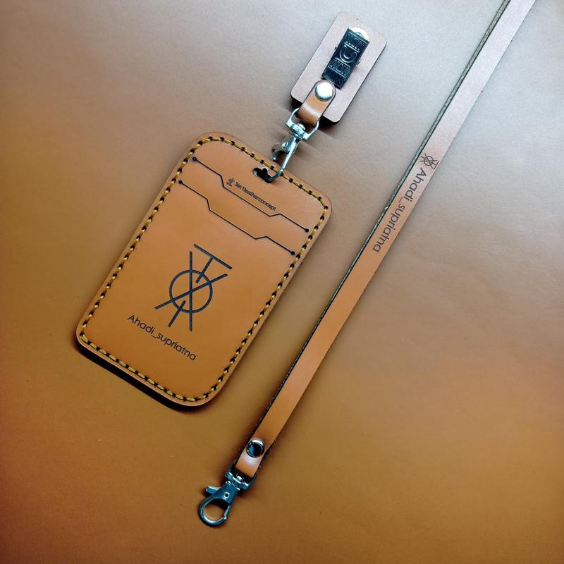 

ID Card Holder Name Tag Gantungan Kartu Kulit Sapi Model Daun 2 Lapis