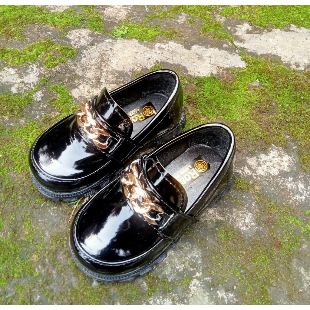 sepatu loafers anak motif rantai lucu dan trendy