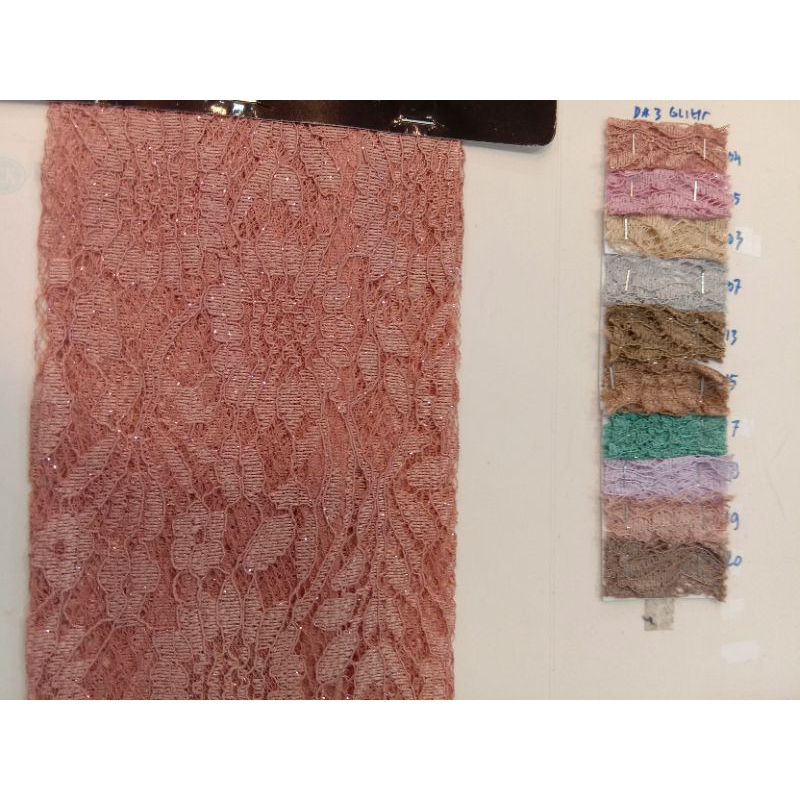 harga roll/an Bahan kain brukat motif non gliter sama gliter/harga 1 yard