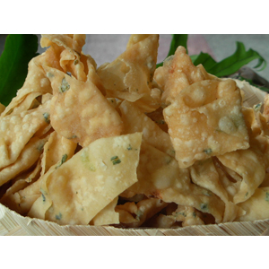 

KRIPIK PANGSIT BAWANG RENYAH DAN GURIH 500 GRAM