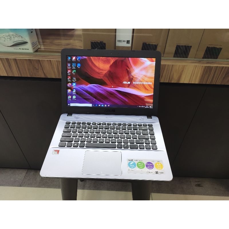 PROMO...!!! Laptop Leptop Asus X441S Baru dipake beberapa bulan full set BONUS TAS dan MOUSE BARU