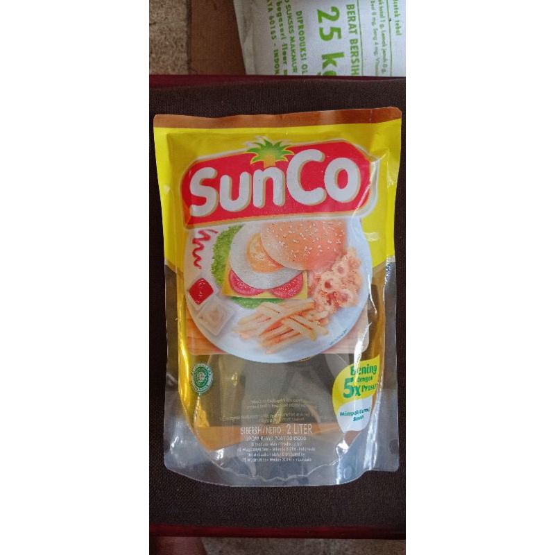 

Minyak goreng sawit Sunco kemasan pouch 2 liter dan 1 liter bening dengan 5 kali proses