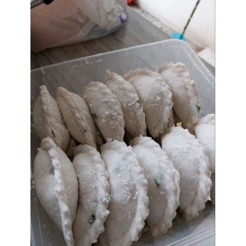 

Cireng isi ayam pedas frozen