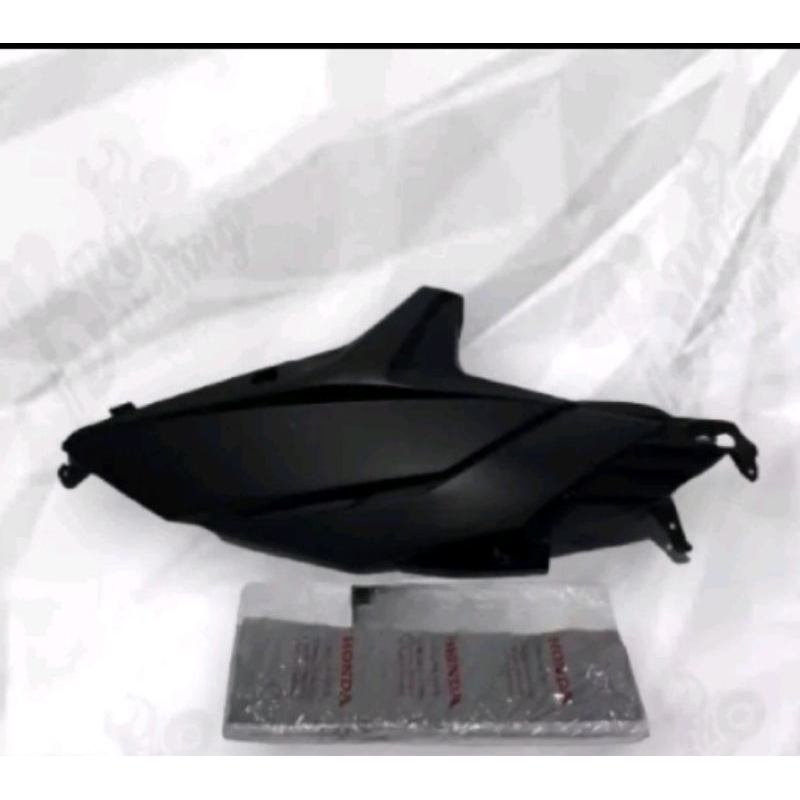 83520-KVB-N50 Cover Sambungan Body Kanan Vario Techno 110Karbu Cover R Body 83520KVBN50 Ori