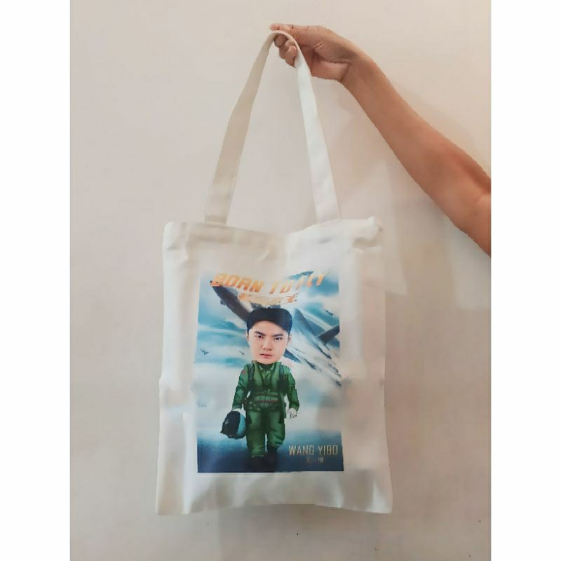 Tas Kanvas totebag resleting lukis chibi sablon WANG YIBO BORN TO FLY MOVIE karya NinaKyo bonus stik