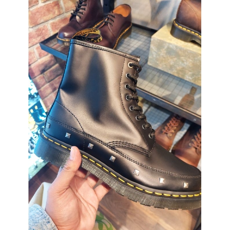 SALE DOCMART DR MARTENS 1460 STUD BLACK SMOOTH 41 42 NEW ORIGINAL